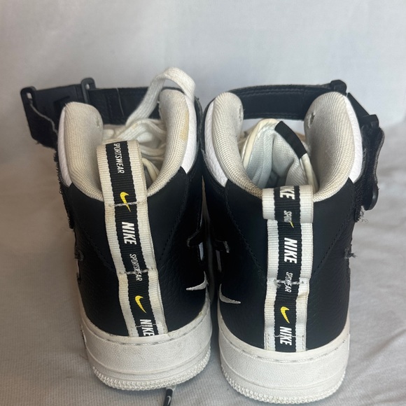 nike air force 1 mid 07 lv8 white black